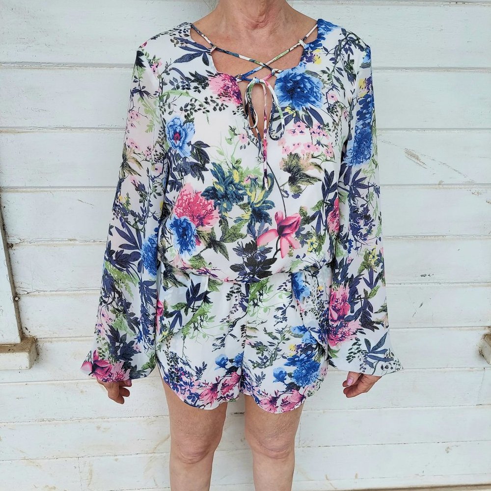 Love Riche Floral Romper with Sheer Sleeves and Key Hole Back Large